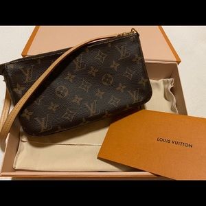 AUTHENTIC LV shoulder bag